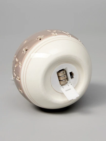 Ёлочный шар с подсветкой «Олень», 10×8.8×8.8 см, 1 LED, керамика, от батареек LR44×3, керамика, свечение тёплое белое