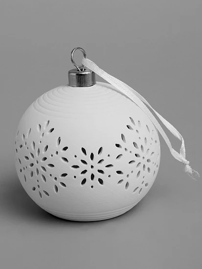 Ёлочный шар «Снежинки», 9×9×9.8 см, 1 LED, керамика, от батареек LR44×2, свечение тёплое белое