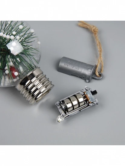Ёлочный шар «Снежная хвоя», d=6 см, 1 LED, от батареек LR44×3, свечение тёплое белое