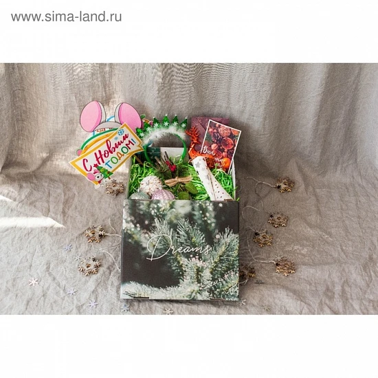 Коробка подарочная новогодняя складная Dreams, 31×25.5×16 см