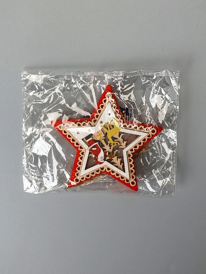 Ёлочная игрушка «Красная звезда с Дедом Морозом», 12×12×1.5 см, от батареек, свечение тёплое белое