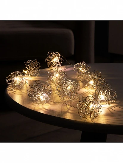 Гирлянда «Нить» роса 5 см, с насадками «Снежки», IP20, серебристая нить, 10 LED, батарейки ААх2 (не в комплекте), свечение тёплое белое